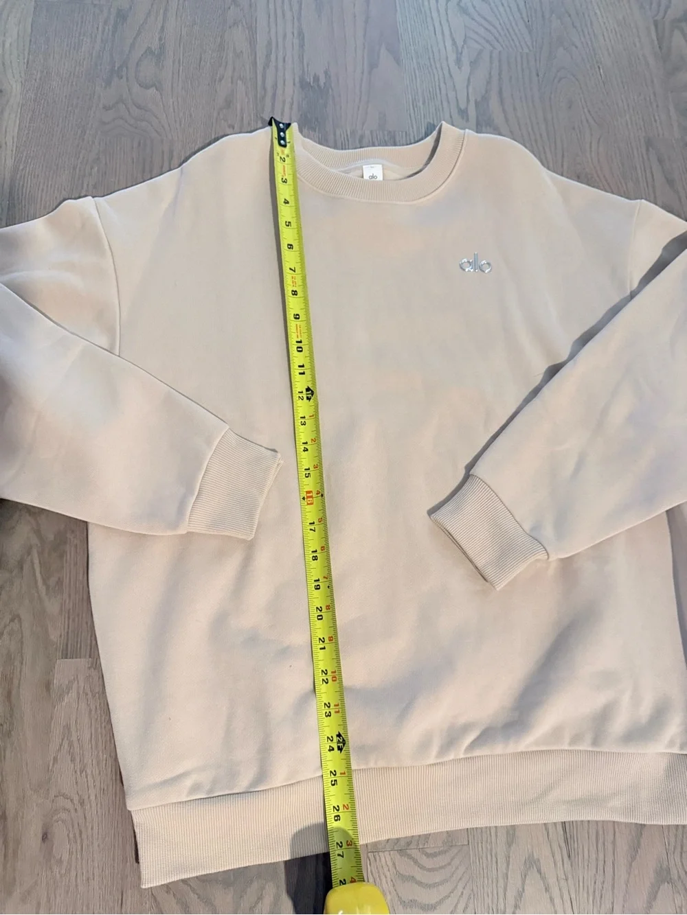 ALO Yoga AccolaWomen's Crewneck Sweatshirt in Macadamia